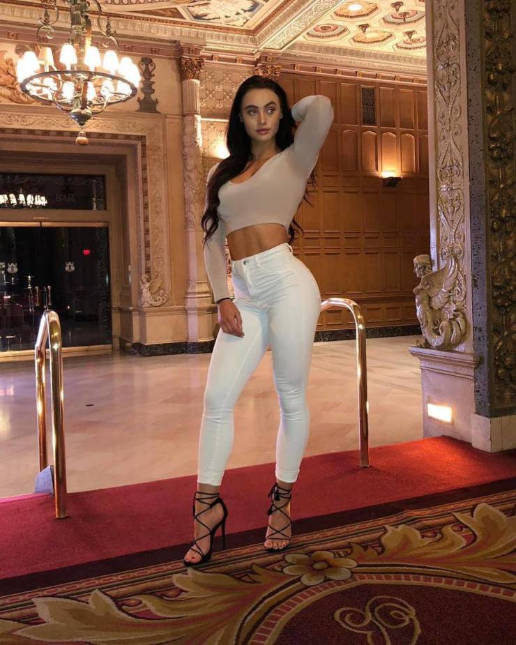 Hot Girls In Tight Jeans