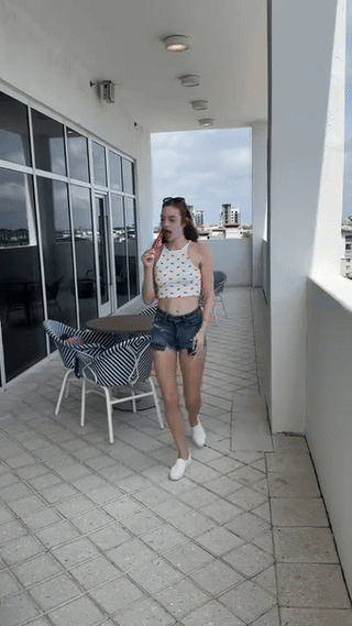 Hot Girls In Tight Jeans