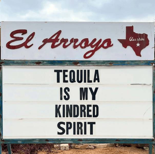 The Funniest El Arroyo Signs on the Internet