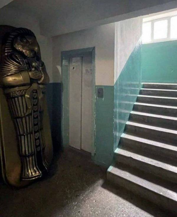 Weird Photos With Zero Context