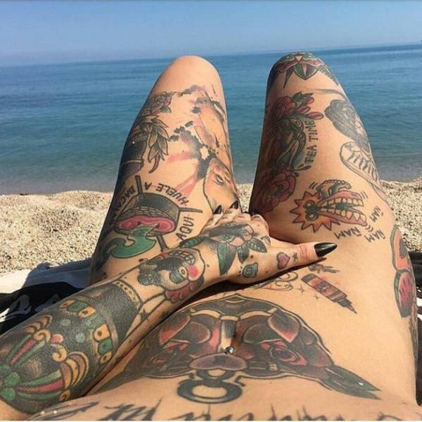 Sexy Girls Showing Off Stunning Tattoos