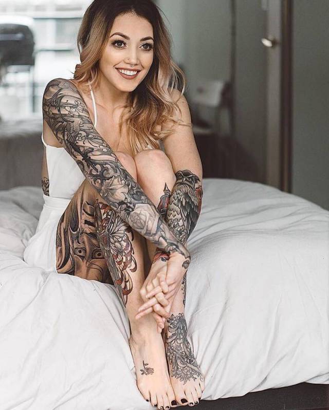 Sexy Girls Showing Off Stunning Tattoos