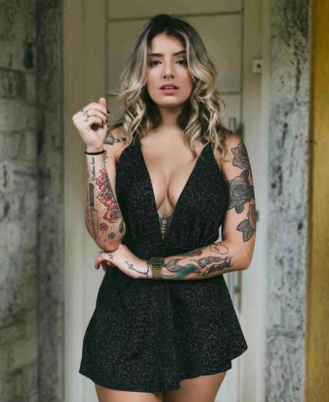 Sexy Girls Showing Off Stunning Tattoos