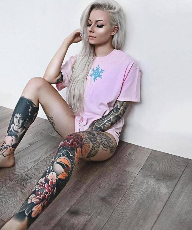 Sexy Girls Showing Off Stunning Tattoos