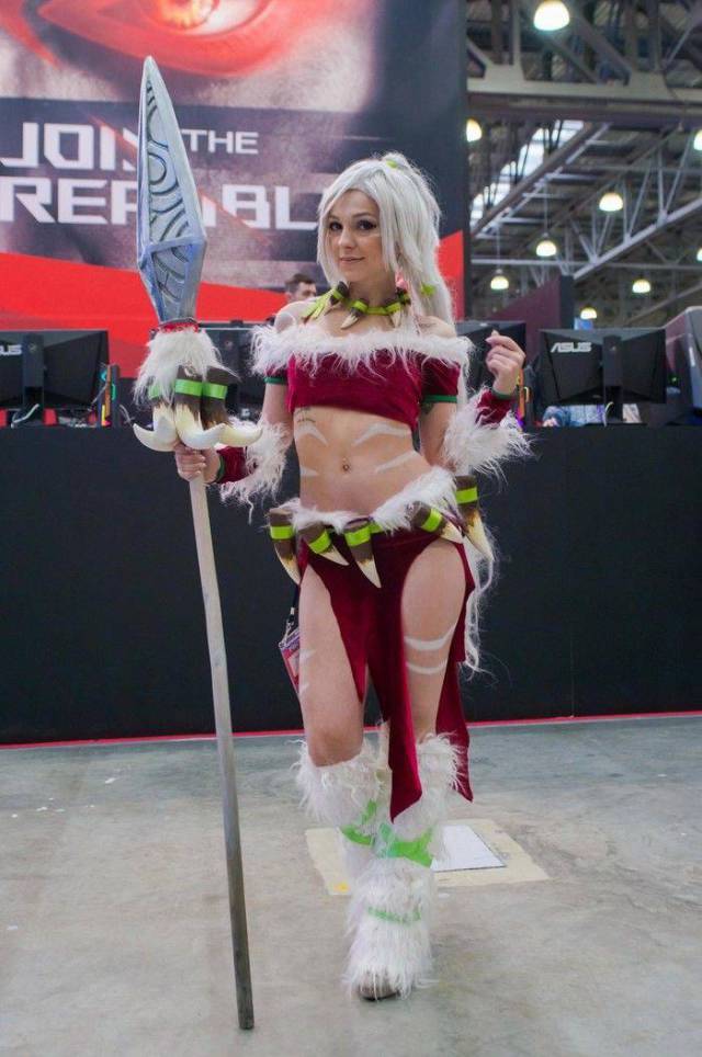 Russian Gaming Festival Has Some Pretty Hot Gamer Girls