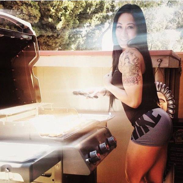 Beautiful Girls And Grill Is The Perfect Combination