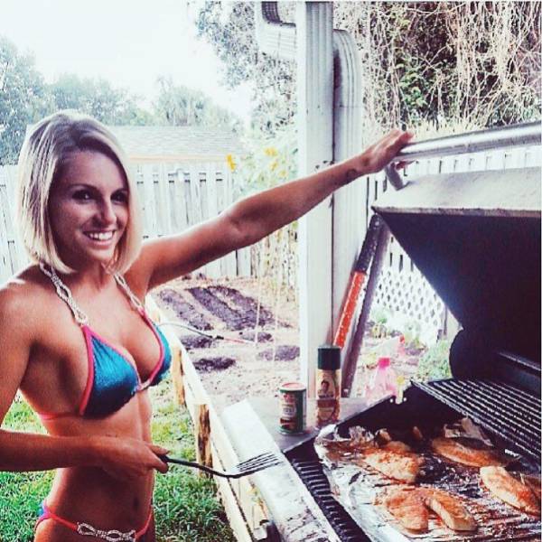 Beautiful Girls And Grill Is The Perfect Combination