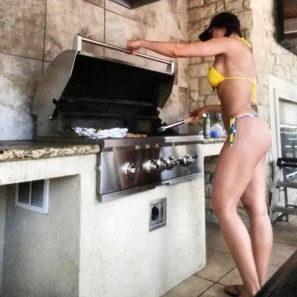 Beautiful Girls And Grill Is The Perfect Combination