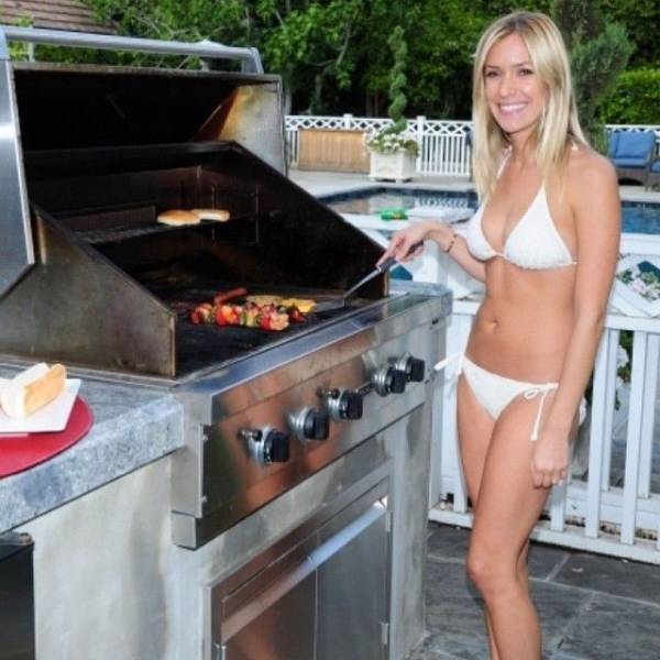 Beautiful Girls And Grill Is The Perfect Combination