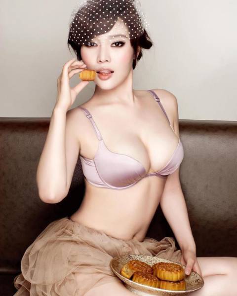 Girls And Food – There’s No Better Combination