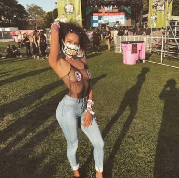 Rave Girls Bring Up The Heat!