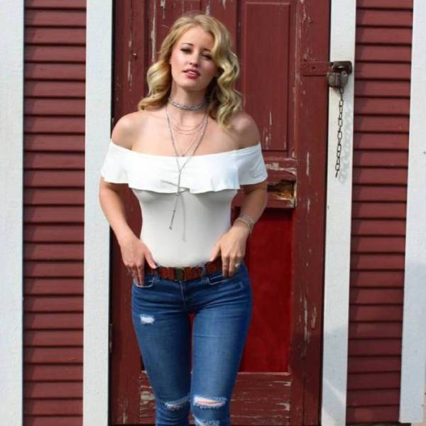 This Detention Officer Can Bust Just About Any Man