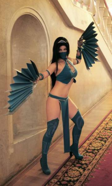 This Russian Cosplay Girl Knows How To Do It