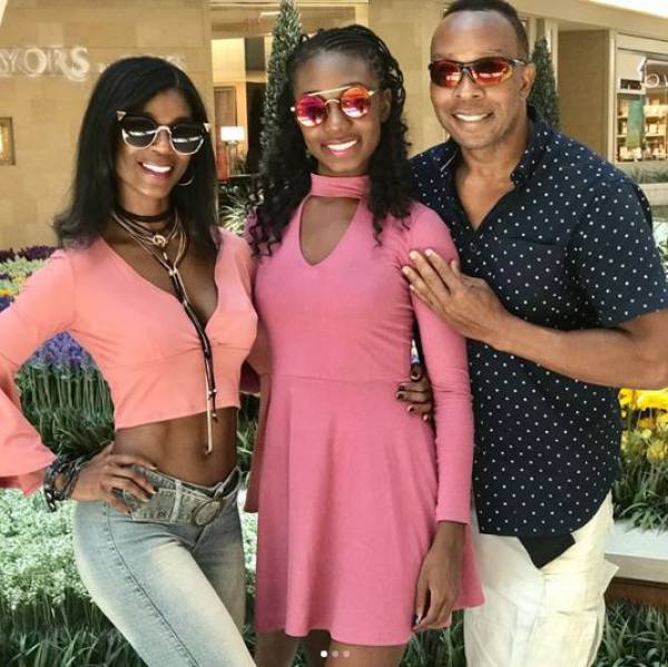 Who Is Mother And Who Is Daughter Here?!