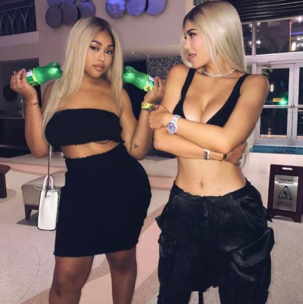 Celebrities Aren’t Always Photoshopped Properly…