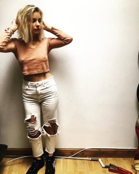 Discard Your Bra And Let ‘Em Out!