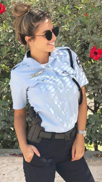 Hot Girls With Big Guns