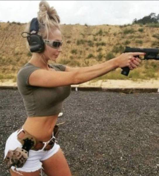 Hot Girls With Big Guns