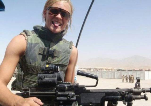 Hot Girls With Big Guns
