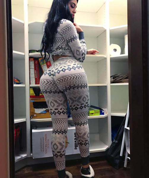 Yoga Pants Are Here! Let Them Come!