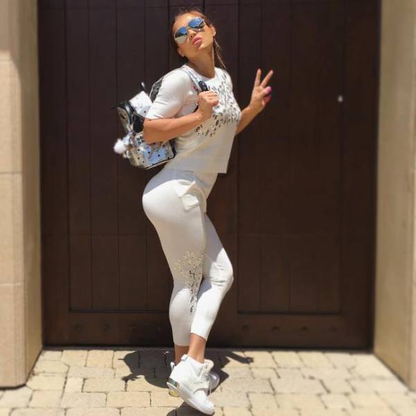 Yoga Pants Are Here! Let Them Come!