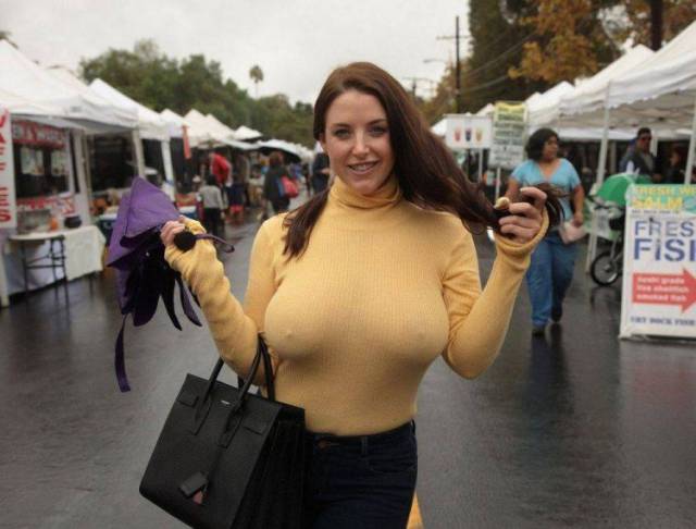 Beautiful And Sexy Girls Spotted In The Street