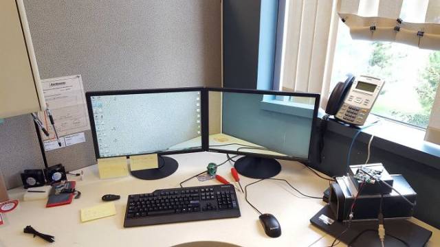 Sometimes People Arrange Their Desktops In Most Genius Ways