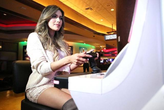 Pro Gamers Who Are Actually Flaming Hot Girls