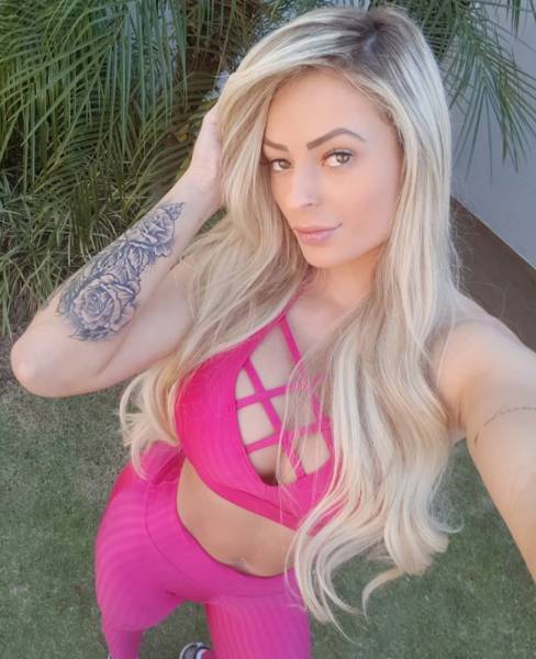 Sexy Selfies Are Always So Damn Hot!