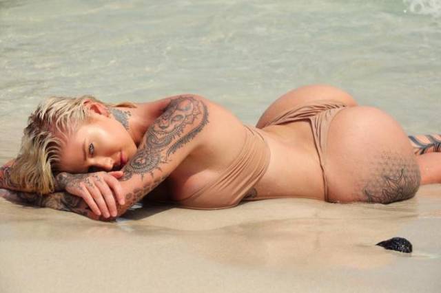 Water Makes These Girls Look So Much Better