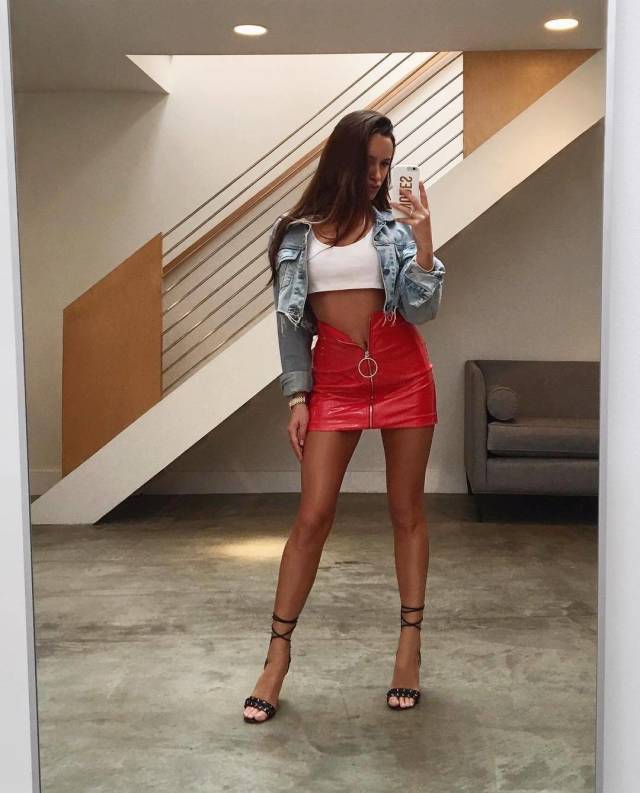 Mini Skirts Are Total Eye Magnets