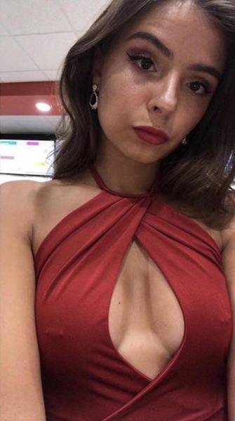 Bras? Who Needs Then Anyway?!