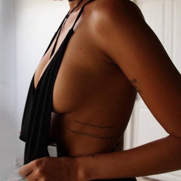 Braless Girls Let Their Boobs Hang Free