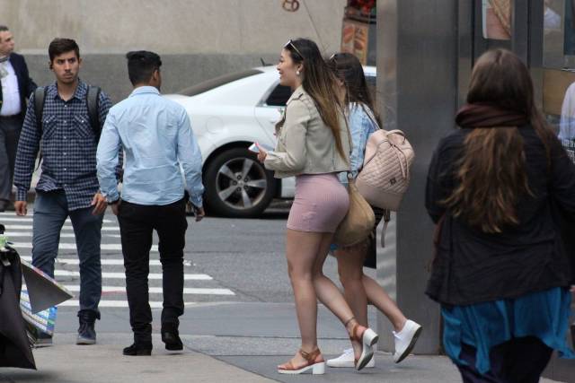 Beautiful And Sexy Girls Spotted In The Street
