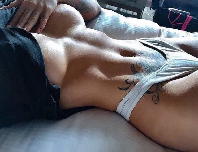 Braless Girls Let Their Boobs Hang Free