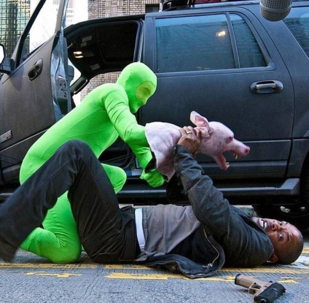 Behind-The-Scenes Shots Show The Secrets Of Hollywood Hits