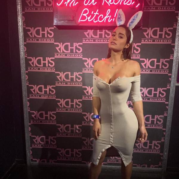 oh my those tight dresses 55 pics 12.html - 55 HD Photos | Premium Gallery 2019
