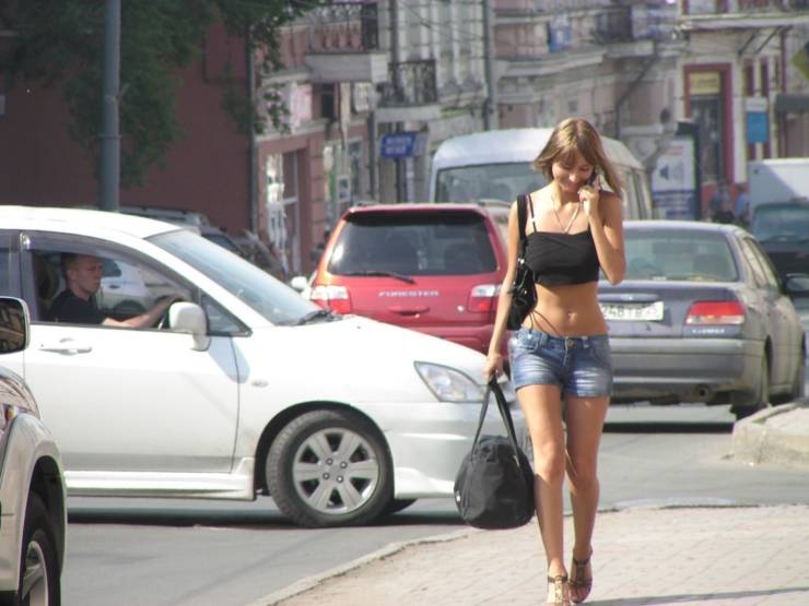 Hot Girls You Meet On The Streets