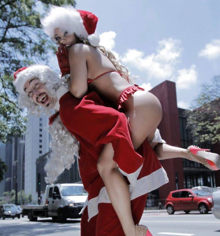 Santa Is So Sexy This Year!