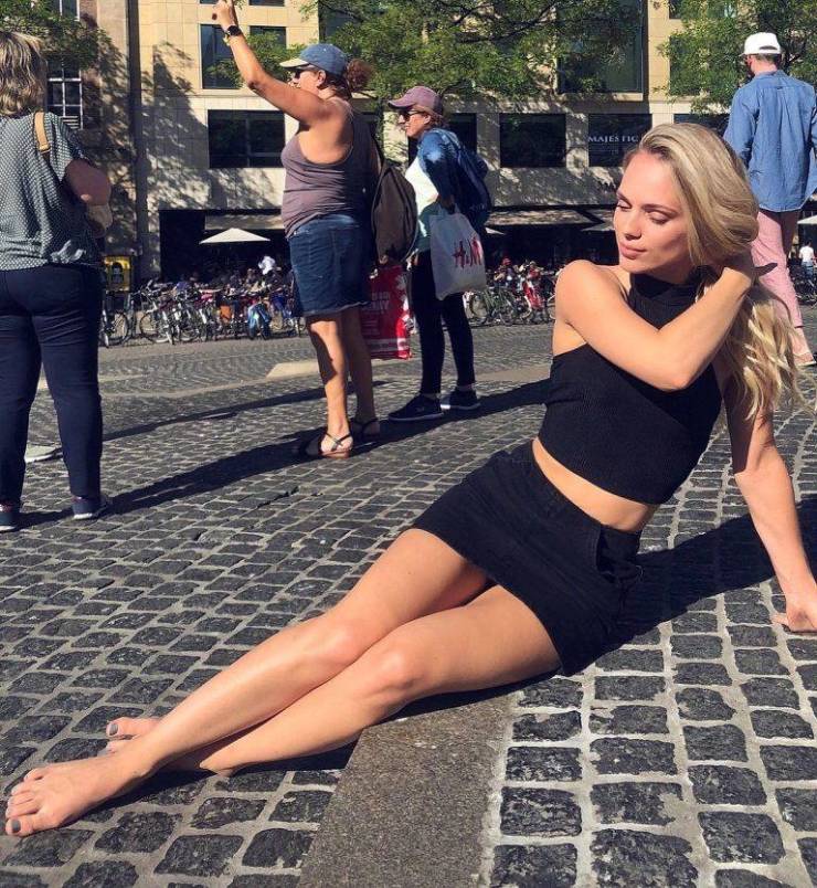 Mini Skirts Are Total Eye Magnets