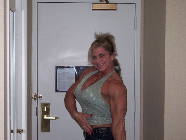 Sexy female terminator (17 pics)