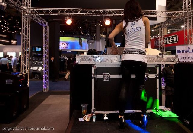 Girls from Las Vegas Consumer Electronic Show (42 pics)