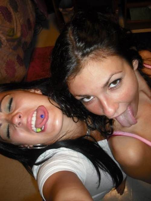Pretty Girl Has a Problem with Her Tongue (11 pics)