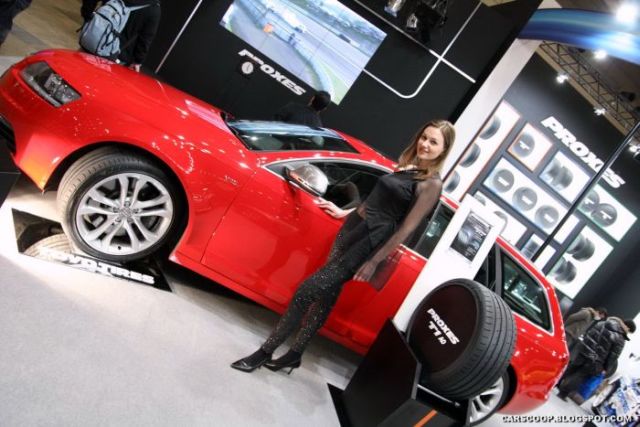 Girls at Tokyo Auto Salon 2010 (58 pics)