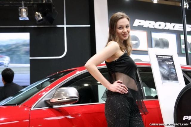 Girls at Tokyo Auto Salon 2010 (58 pics)