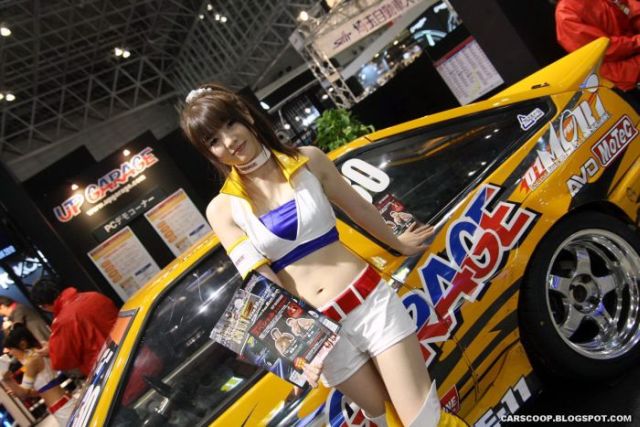 Girls at Tokyo Auto Salon 2010 (58 pics)