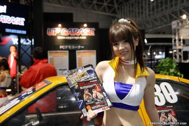 Girls at Tokyo Auto Salon 2010 (58 pics)