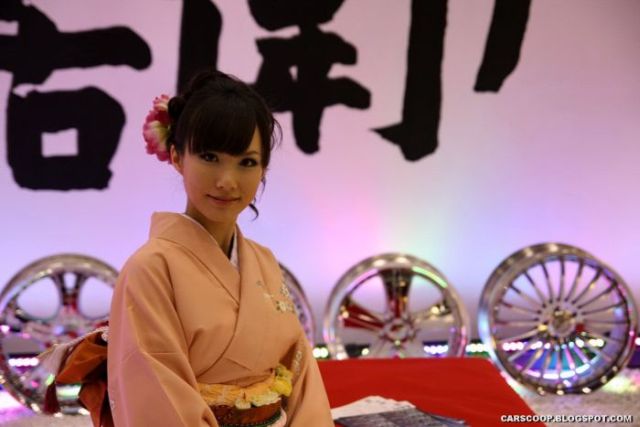 Girls at Tokyo Auto Salon 2010 (58 pics)