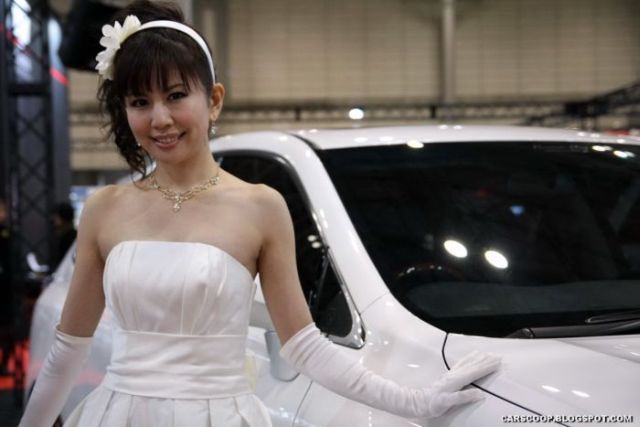 Girls at Tokyo Auto Salon 2010 (58 pics)