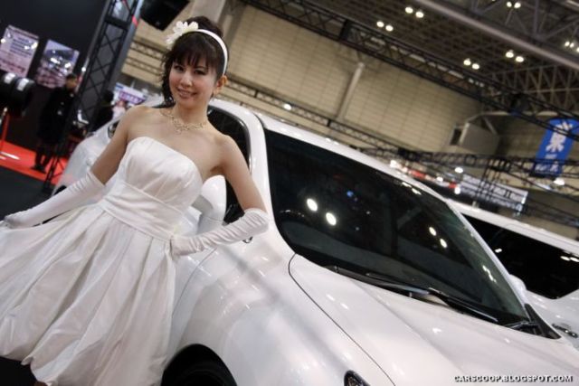 Girls at Tokyo Auto Salon 2010 (58 pics)